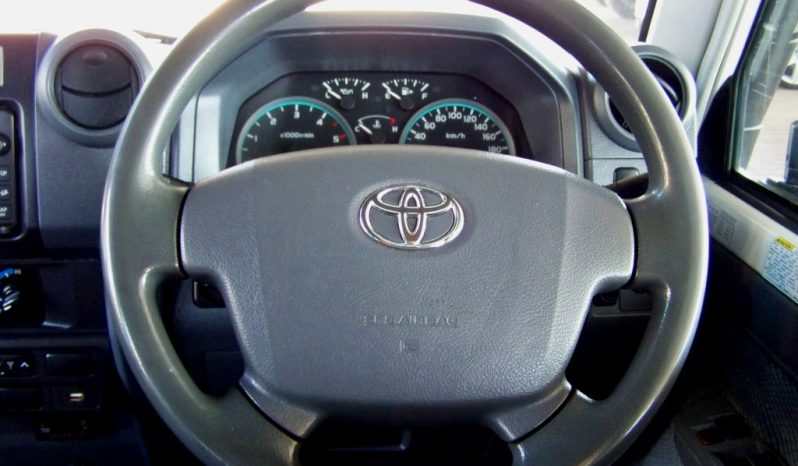 2016 Toyota Land Cruiser 79 4.5D full