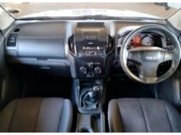 Isuzu D-Max full