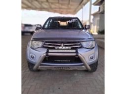 Mitsubishi Triton full