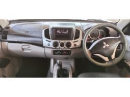 Mitsubishi Triton full