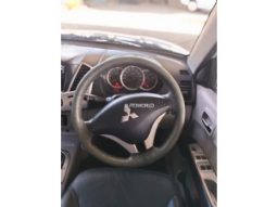 Mitsubishi Triton full