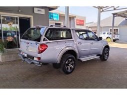 Mitsubishi Triton full