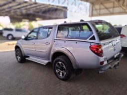 Mitsubishi Triton full