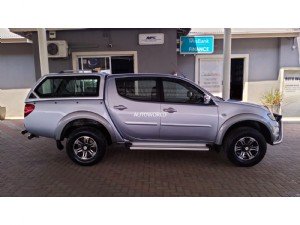 Mitsubishi Triton full